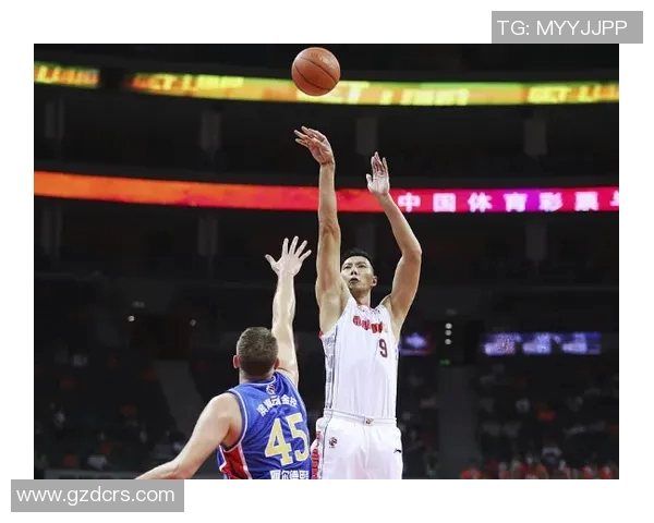 內姆哈德吊传篮下 特纳强起双手暴扣